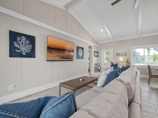 Four Bedroom Vacation Home in Holmes Beach Close to Beach